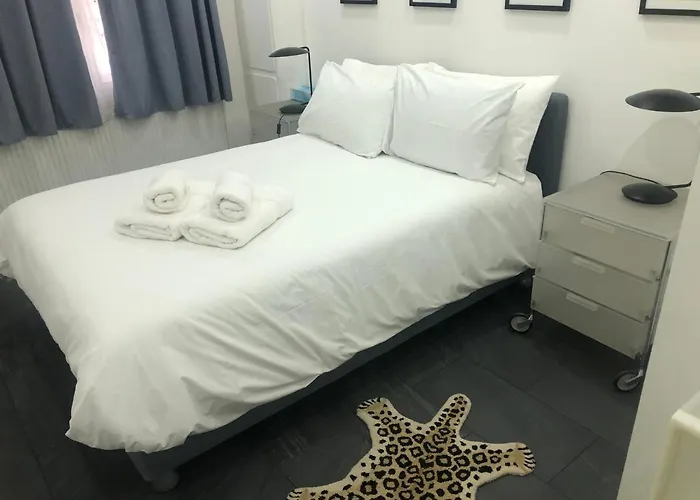 South Kensington Apartment X4, London